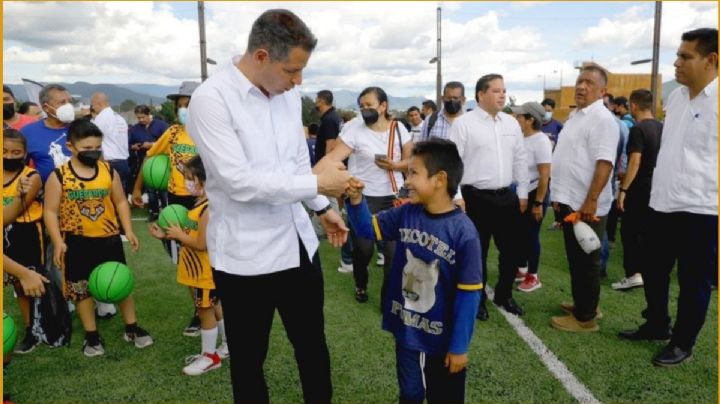 Alejandro Murat entrega instalaciones a deportistas de Santa Lucía del Camino