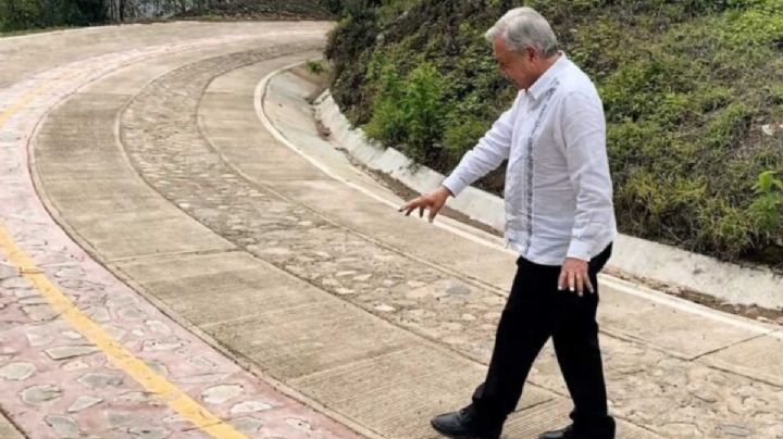 AMLO promete caminos a todas las cabeceras municipales de Oaxaca al término del gobierno