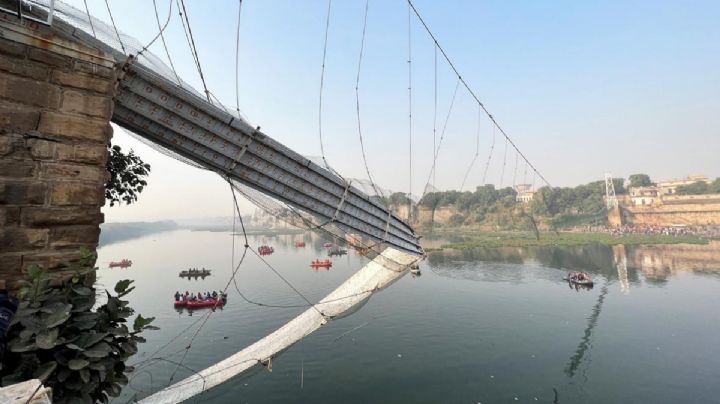 VIDEO | Así colapsó puente colgante en India causando la muerte de 141 personas