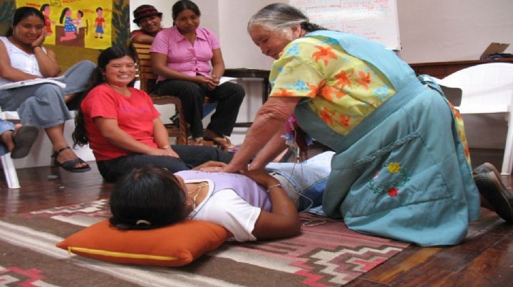 Congreso de Oaxaca aprueba que parteras tradicionales expidan constancias de alumbramiento