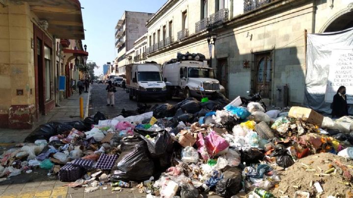 FOTOS | Montañas de basura bloquean calles del Centro Histórico de Oaxaca