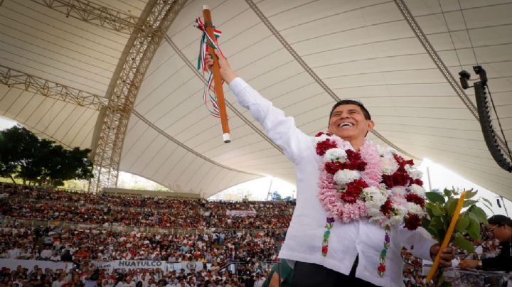 Salomón Jara encabeza histórica calenda por calles de Oaxaca rumbo al Palacio de Gobierno  | VIDEO