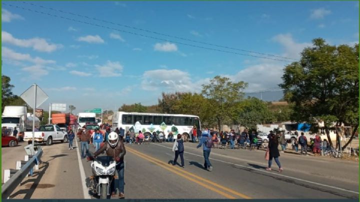 Bloqueo en Santa María del Tule se dispersa luego de más de 24 horas