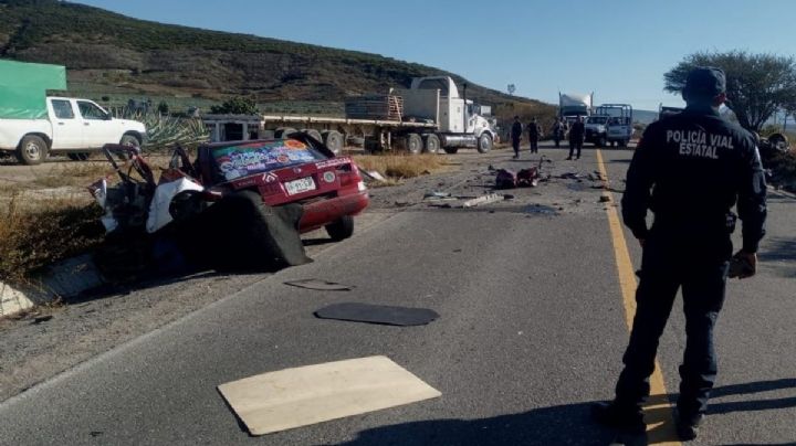 Terrible accidente en carretera Tlacolula-Matatlán deja 4 muertos y 5 heridos