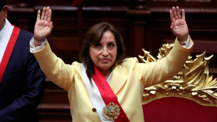 Dina Boluarte se convierte en la primera presidenta de Perú tras destitución de Pedro Castillo