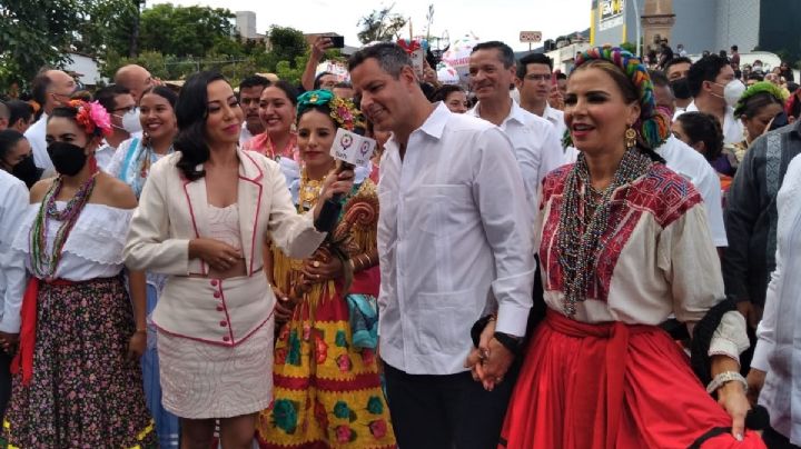 Alejandro Murat encabeza segundo desfile de Delegaciones; así recorrió las calles del Centro Histórico