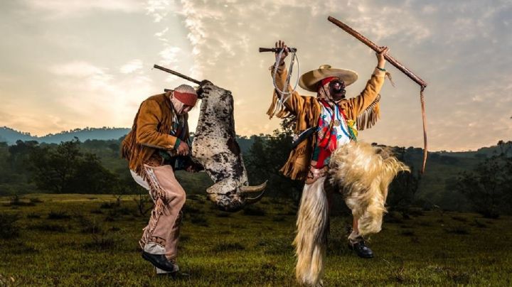 Historia de la Danza de los Rubios de Santiago Juxtlahuaca y significado de su vistoso vestuario