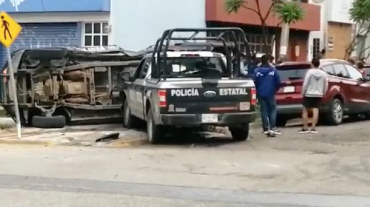 8 policías heridos tras aparatosa volcadura de patrullas en Oaxaca; perseguían a asaltantes