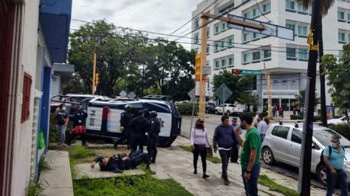 Oaxaqueños se unieron para apoyar a policías accidentados en aparatosa colisión de patrullas