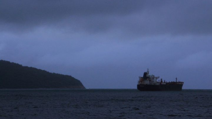 Tormenta Tropical Lester: Cierran puertos de la costa de Oaxaca a embarcaciones y turismo