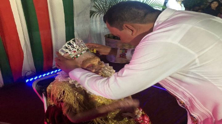 Mujer zapoteca de 104 años es coronada como "Señora Independencia" en el Istmo de Tehuantepec