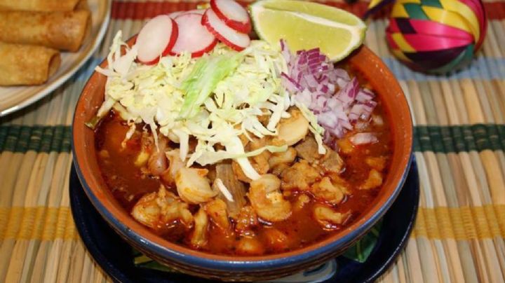 Hombre muere en Yucatán durante concurso de comer pozole; se atragantó con un pedazo de pan