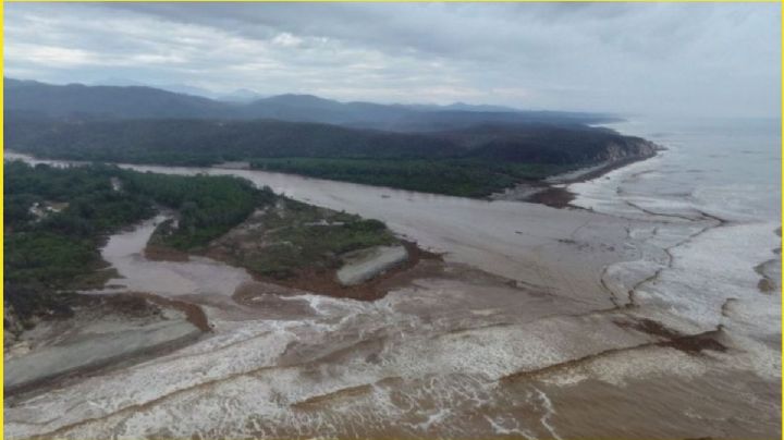 Cierran puertos en Bahía de Huatulco por fuerte oleaje y vientos; prohíben navegación en el área