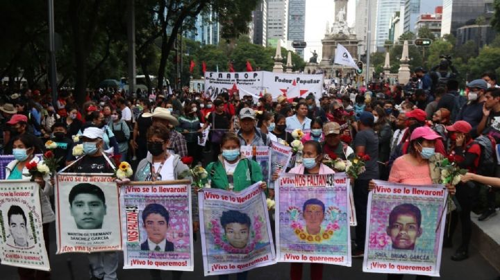 Marcha de los 43 EN VIVO: Manifestación hoy de Reforma al Zócalo por los normalistas de Ayotzinapa