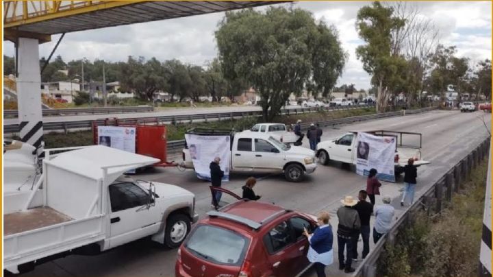 Bloquean la autopista México-Querétaro por desaparición de Teresa de Jesús Saavedra