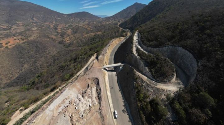 ¿Cuántos kilómetros faltan para terminar la autopista Oaxaca-Puerto Escondido?