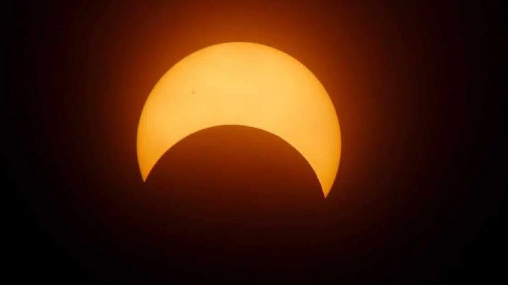 ¿Se puede ver un eclipse con lentes de sol? Recomendaciones para verlo el 14 de octubre 2023