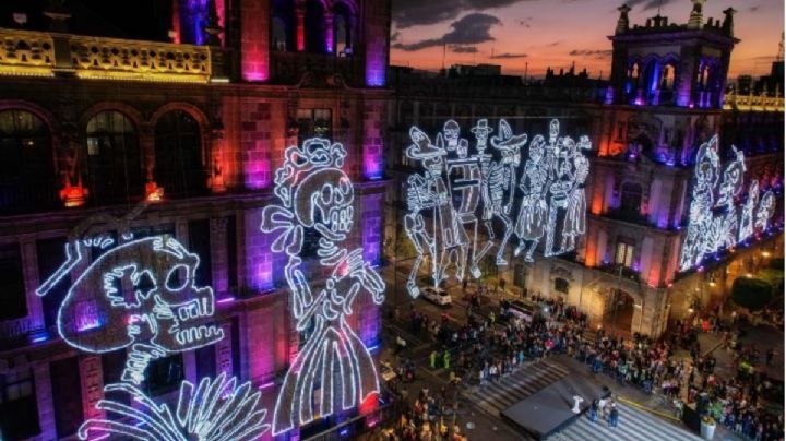 Catrinas de Posada embellecen el Zócalo de la CDMX | FOTOS