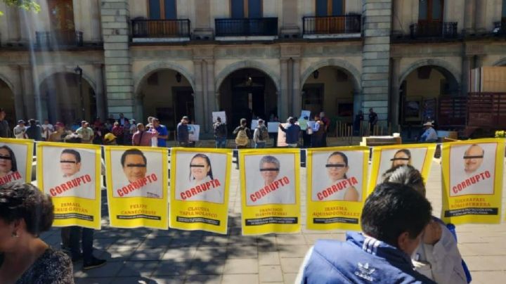 Colocan en el centro de Oaxaca tendedero de presuntos funcionarios corruptos