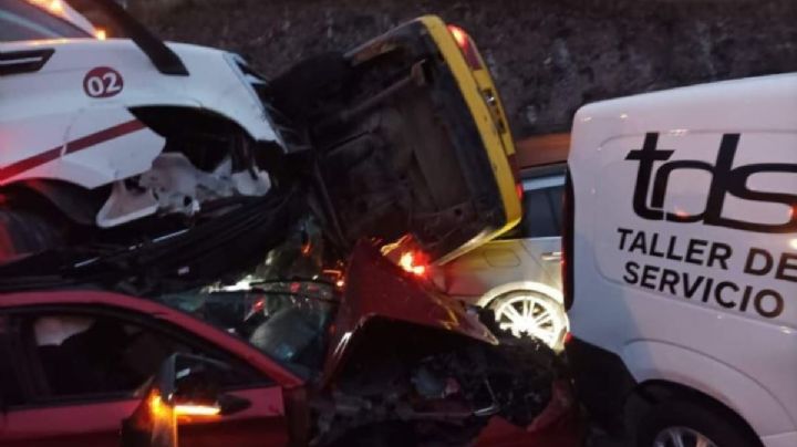 Trailer destroza varios autos en la México-Querétaro | FOTOS