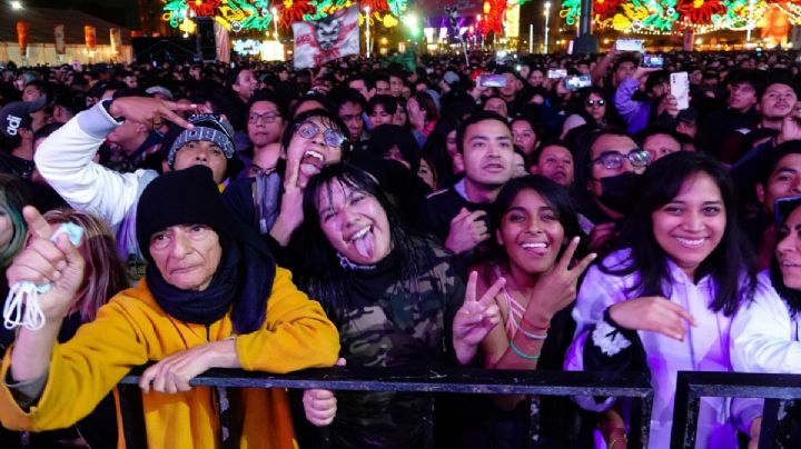 ¡Ska! Abuelita disfruta del concierto de Salón Victoria en el Zócalo y se hace viral| FOTOS