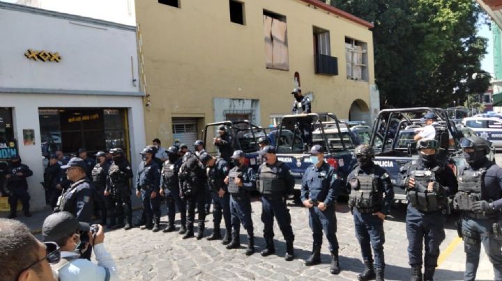 Cerco policíaco impide que triquis se apropien de corredores de Palacio de Gobierno de Oaxaca