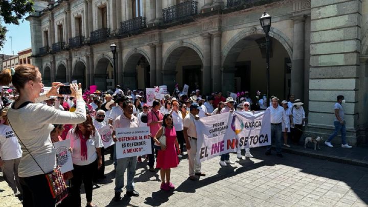 Marcha INE: Menos de mil oaxaqueños participaron en la marcha en protesta al "Plan B" de AMLO