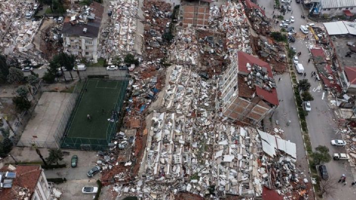 Terremoto en Turquía: FOTOS de la destrucción que provocó 1,800 muertos tras el sismo de 7.7