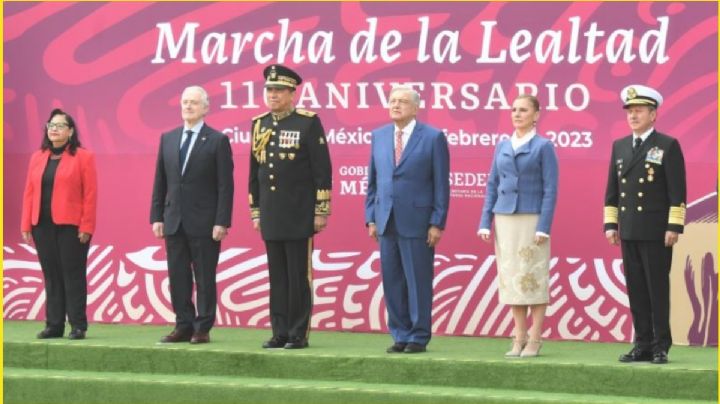 AMLO marca distancia con Creel y Piña en Marcha de la Lealtad