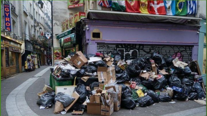 ¡Cómo en Oaxaca! Basura ahoga las calles de París