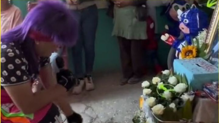 VIDEO | Payaso rompe en llanto al ver que lo contrataron para el funeral de un niño