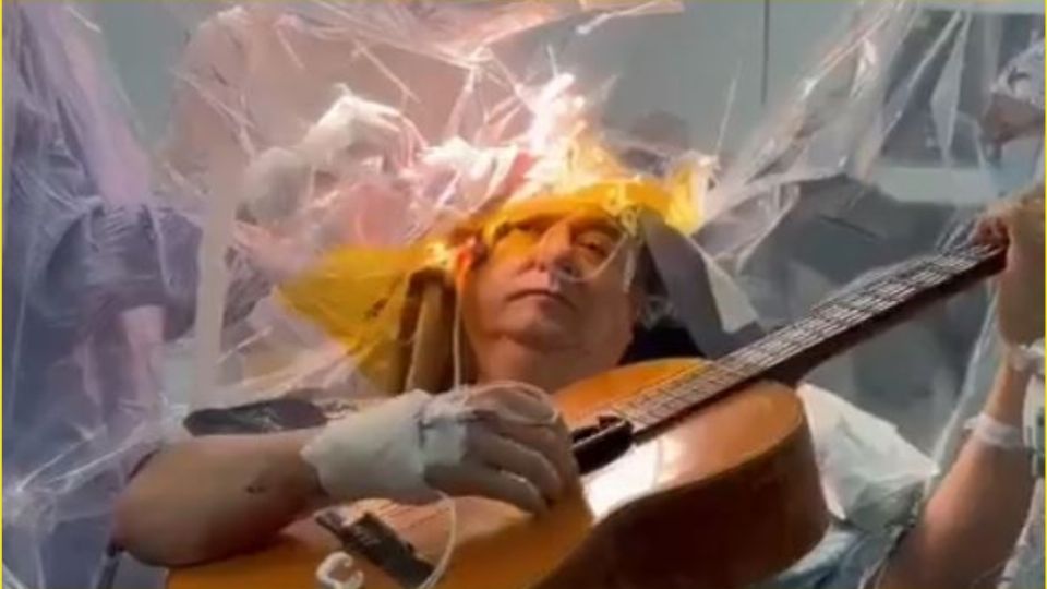 El paciente estuvo despierto durante toda la cirugía