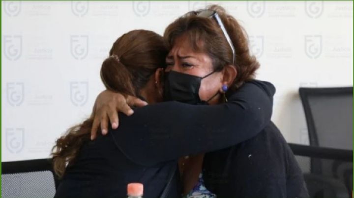 "Padres postizos" son detenidos en CDMX por raptar a una menor hace 27 años