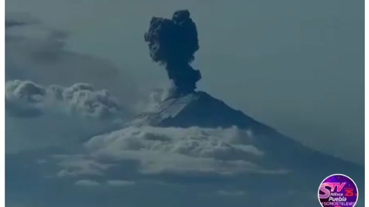 Así se ve la explosión del Popocatépetl desde un avión | VIDEO