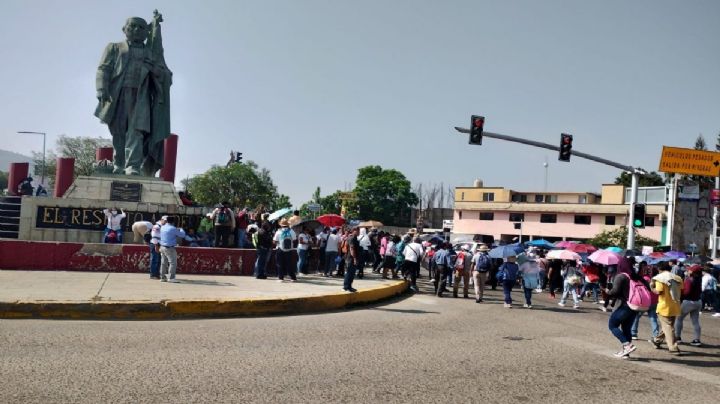 Marcha masiva de maestros en OAXACA deja a miles sin clases y genera caos vehicular