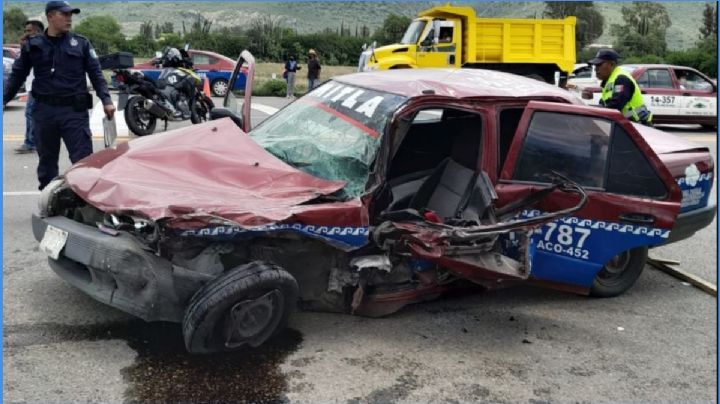 Exedil de Tlacolula maneja ebrio y provoca accidente dejando grave a taxista