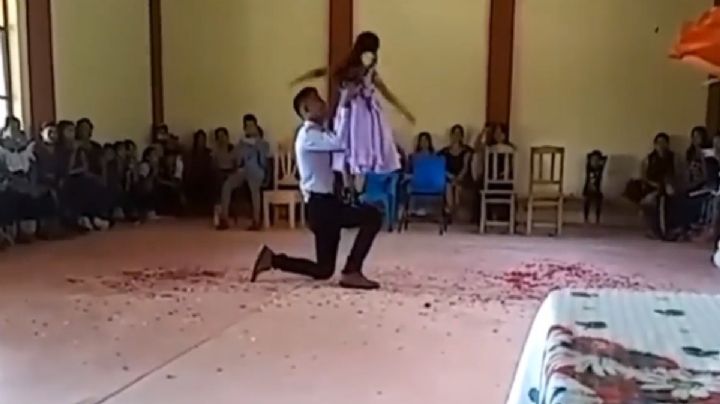 Profesor de Chiapas baila vals de graduación con su única alumna y se hace viral | VIDEO