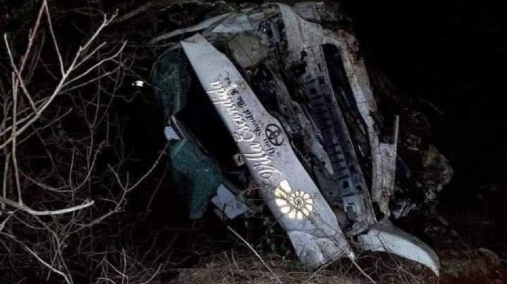 ¡Luto en Oaxaca! Urvan cae a barranco en Puerto Escondido; pasajera muere y chofer escapa