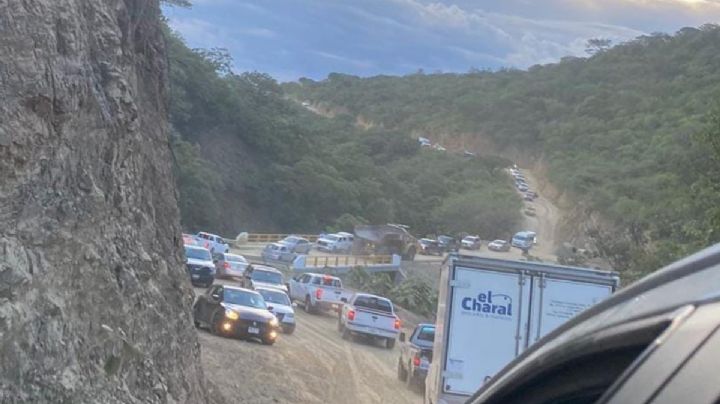 Autopista Oaxaca-Puerto Escondido aún no es inaugurada y ya registra tráfico lento | FOTO