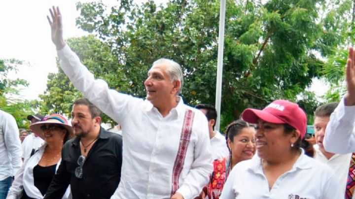 Adán Augusto en Oaxaca promete la permanencia de programas sociales y llama "zángano" a Fox