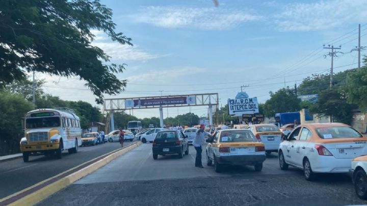 Bloqueos en Oaxaca: Gobierno retiraría concesiones a taxis que cierren calles durante protestas