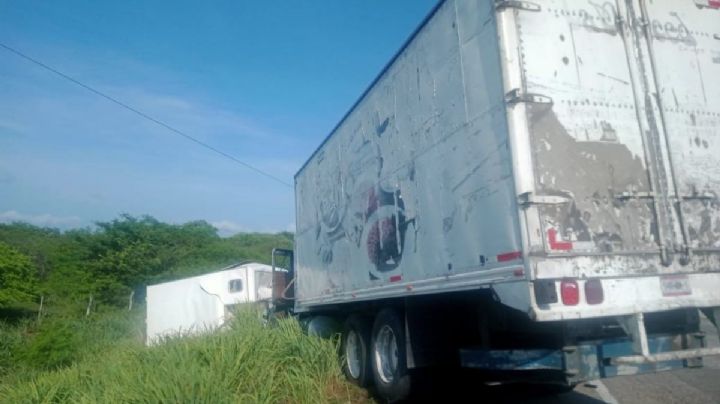 OAXACA | Choque triple deja dos muertos en Niltepec, Istmo; revelan imágenes del accidente