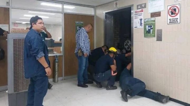 ¡Uno más! 7 personas quedaron atrapadas en elevador de IMSS Coahuila por más de 4 horas