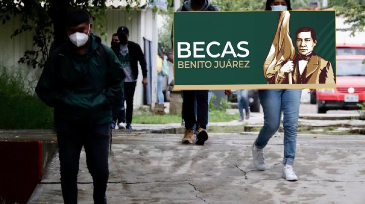 ¿Por qué universitarios de Oaxaca podrán quedarse sin sus Becas Benito Juárez?