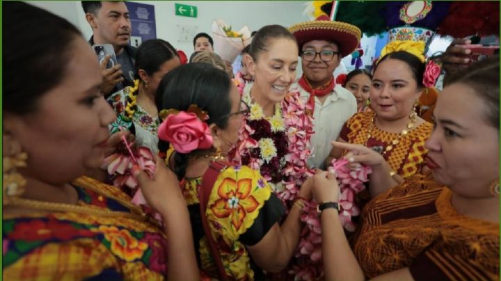 Abarrotan oaxaqueños Auditorio Guelaguetza por visita de Claudia Sheinbaum