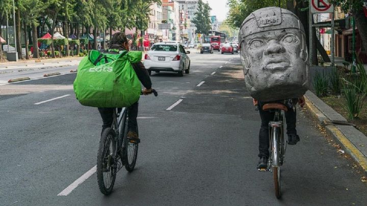 Maleta de mazapán hazte a un lado, ahora surge la mochila de cabeza Olmeca | VIDEO