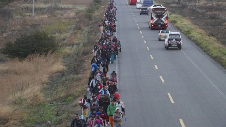 Caravana migrante avanza de Tehuantepec a la capital de Oaxaca