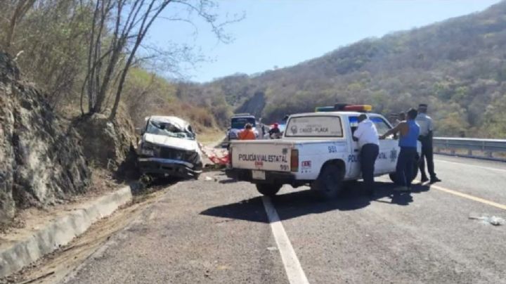 Volcadura en la flamante autopista a Puerto Escondido deja un muerto y 4 heridos