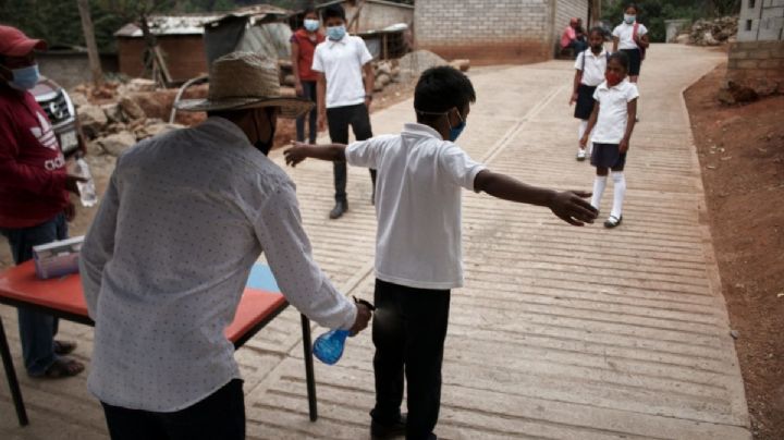 Escuelas de OAXACA en alerta por Covid; implementan uso obligatorio de cubrebocas