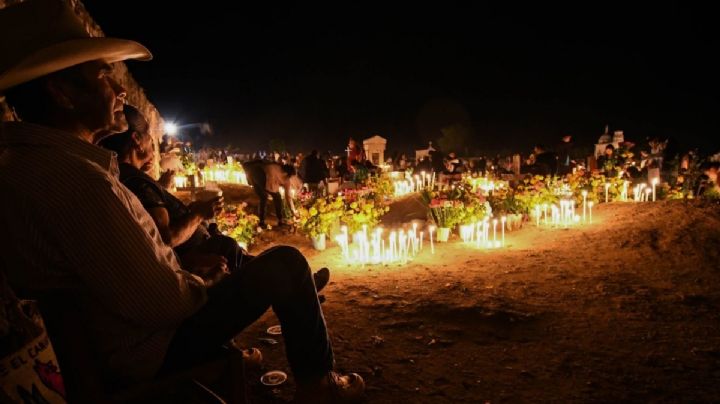 ¿A qué hora regresan las almas de los muertos el 1 y 2 de noviembre?